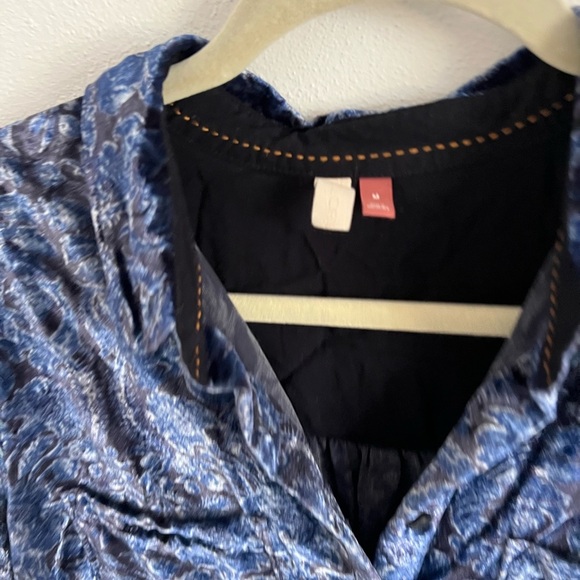 Anthropologie Pilcro Relaxed Floral Print Blue motif Velvet Buttondown, size M - Picture 4 of 6